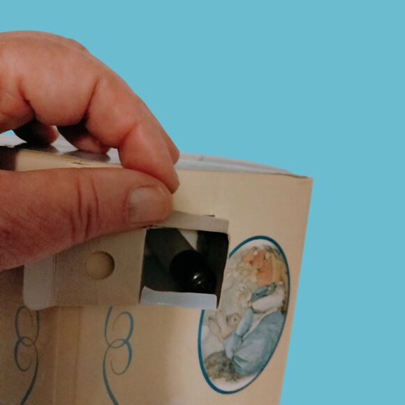 Frederick Warne Peter Rabbit Art Set Crayons Color Pencils Markers House Box - Picture 12 of 14